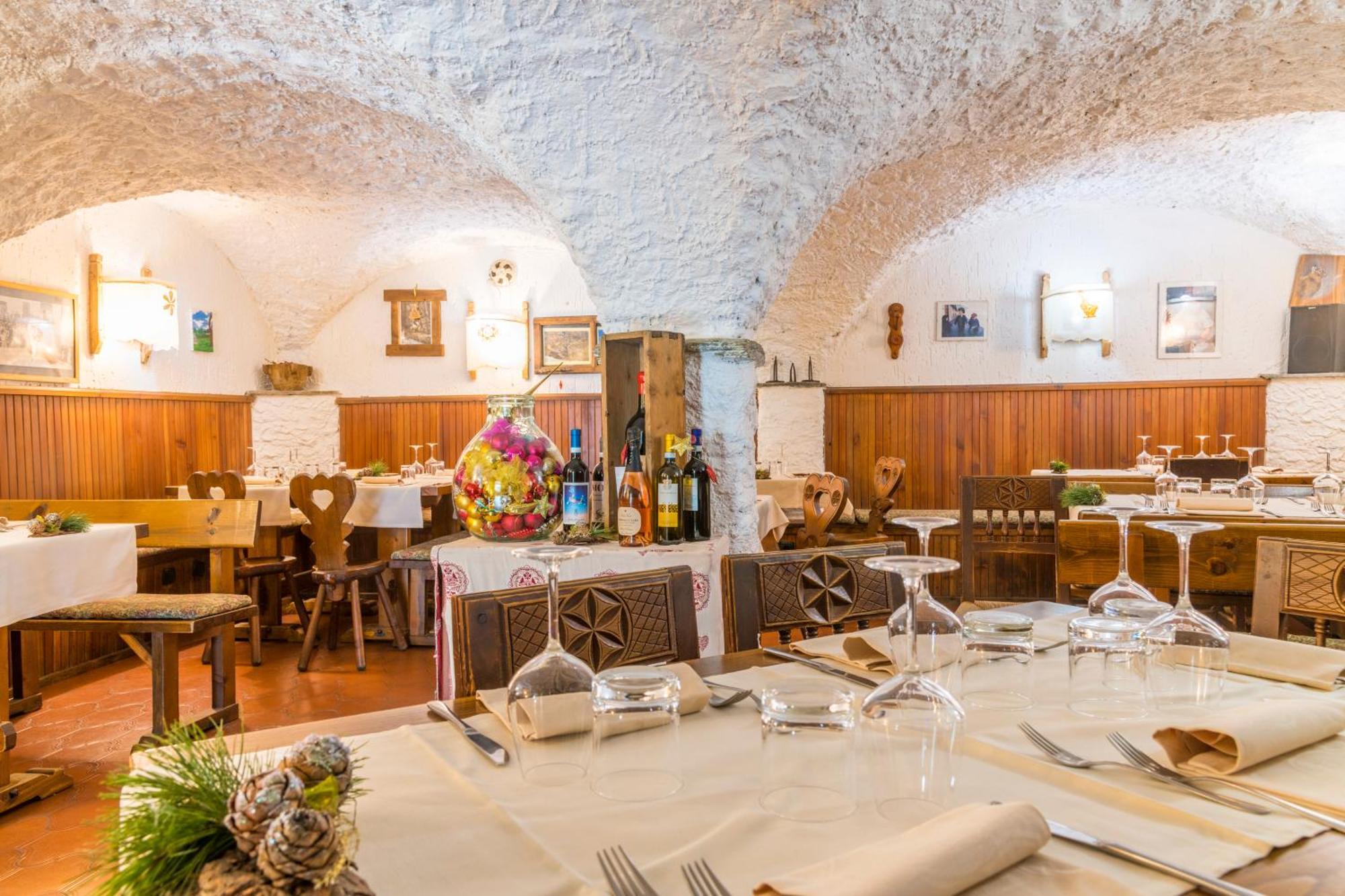 La Placette - Albergo Diffuso E Trattoria Usseaux Eksteriør bilde