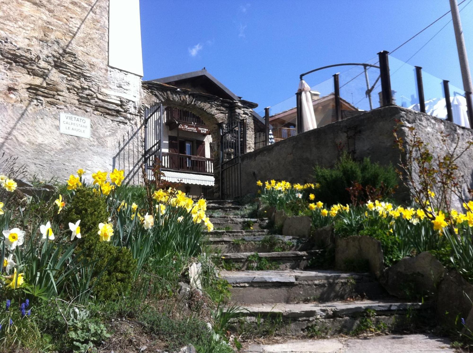 La Placette - Albergo Diffuso E Trattoria Usseaux Eksteriør bilde
