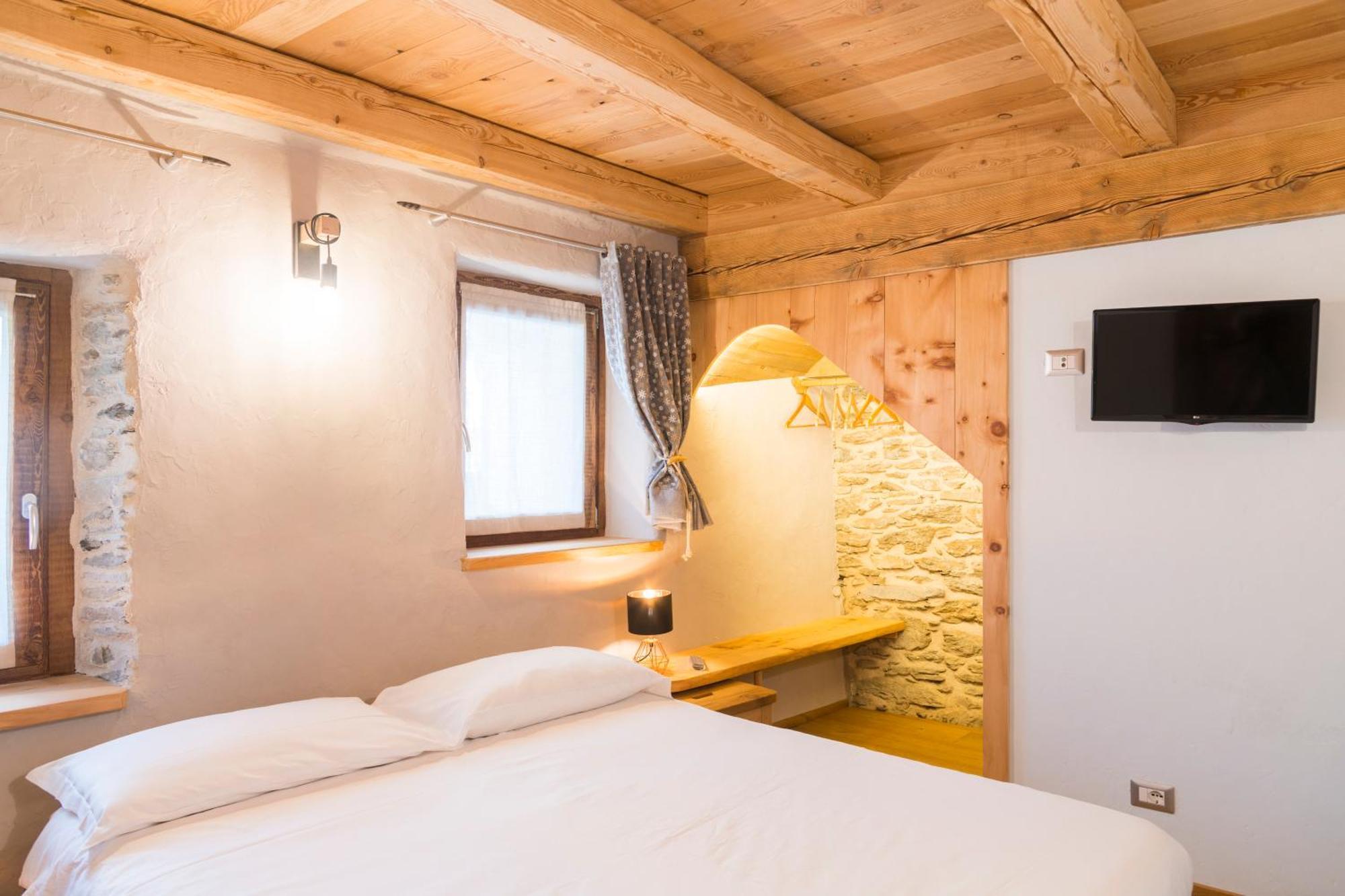 La Placette - Albergo Diffuso E Trattoria Usseaux Eksteriør bilde