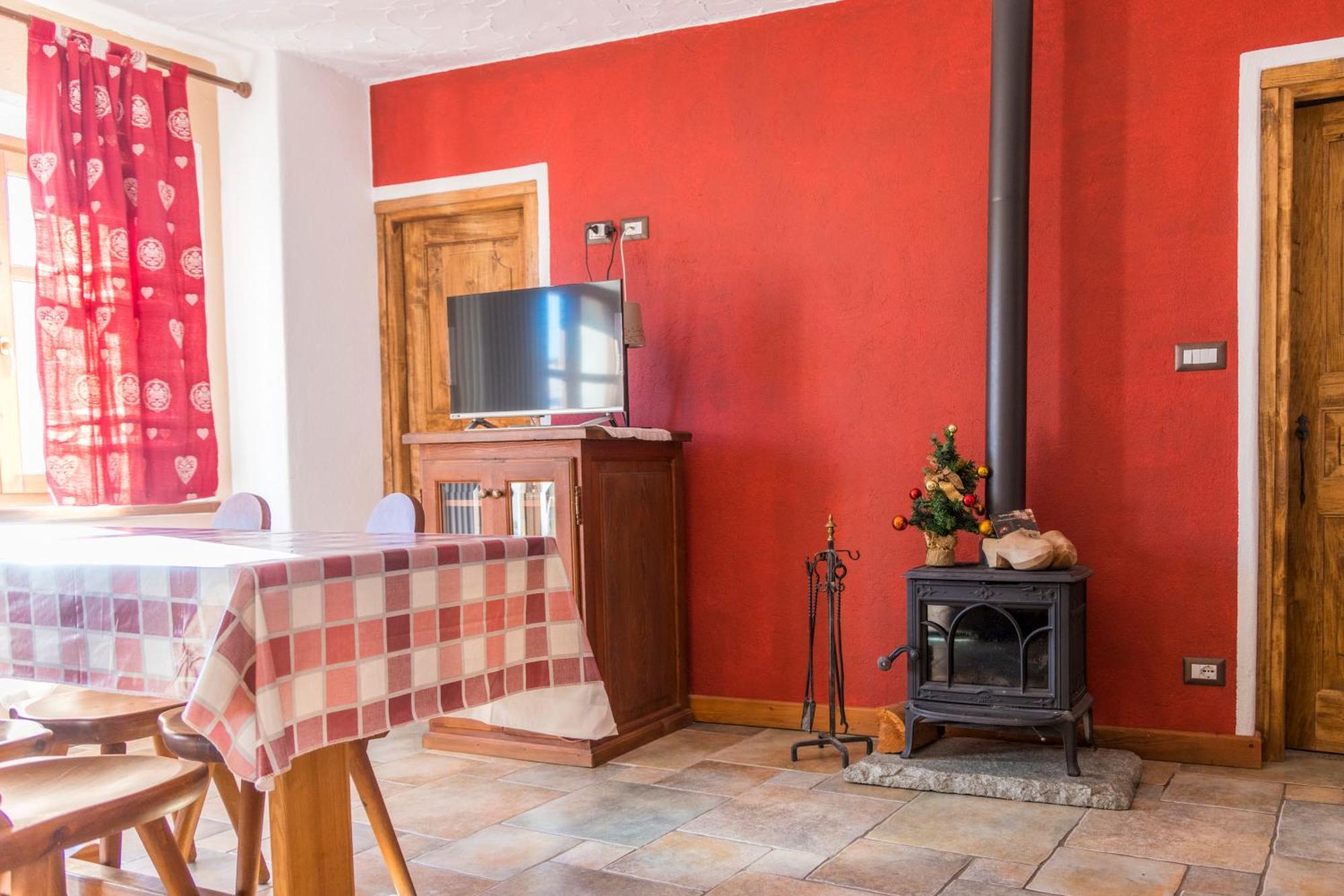La Placette - Albergo Diffuso E Trattoria Usseaux Eksteriør bilde