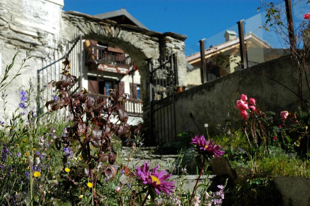 La Placette - Albergo Diffuso E Trattoria Usseaux Eksteriør bilde